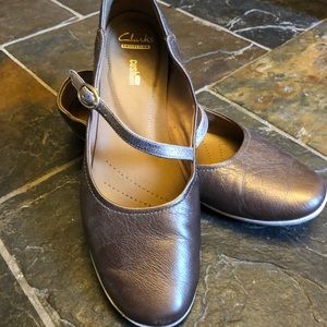 Clark casual shiny bronze shoes